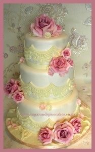 vintage-lace-wedding-cake