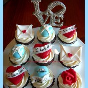 Valentines Cupcakes LOVE 2